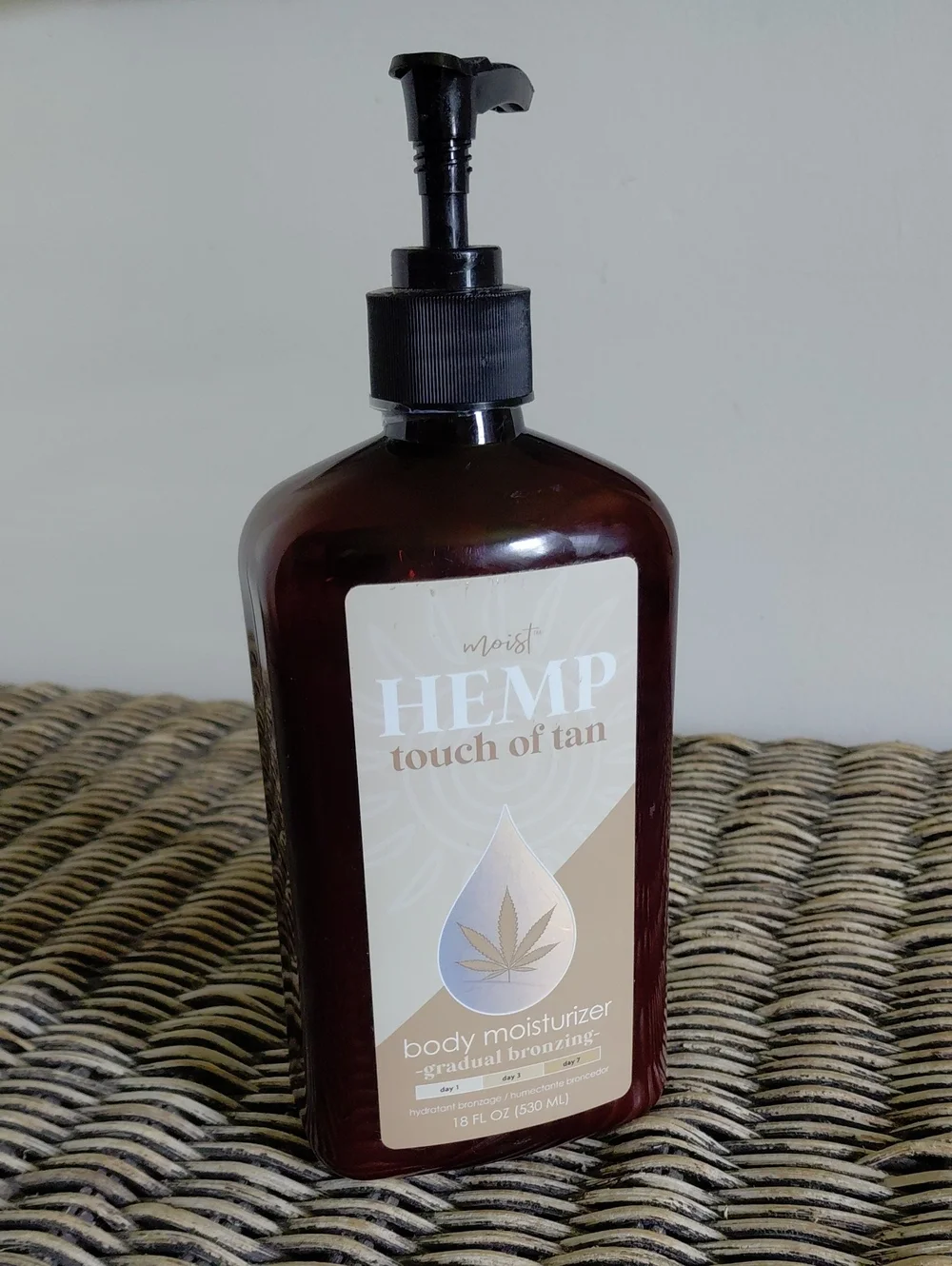 Moist Hemp Touch Of Tan Body Moisturizer